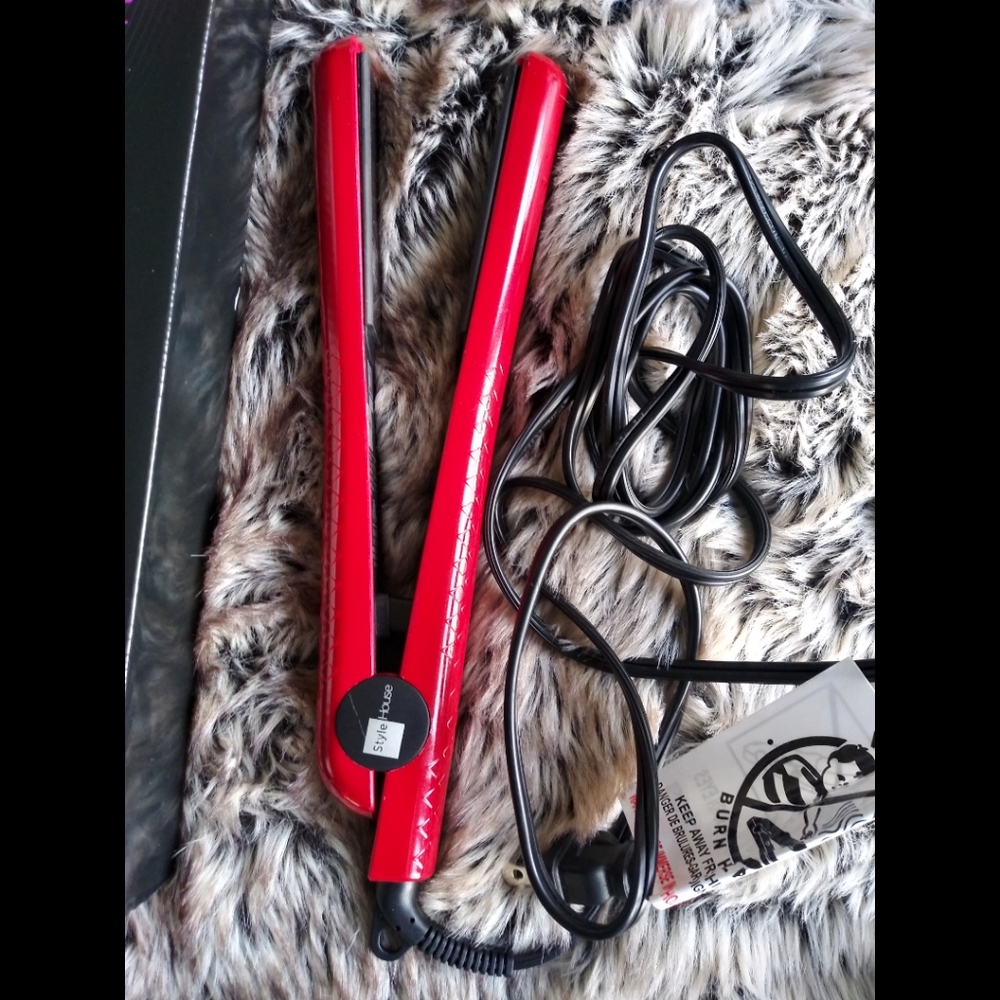 Style house styling iron, hair straightener & curl